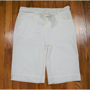 WOMEN'S WHITE KHAKI SHORTS - JH COLLECTIBLES - BERMUDA -